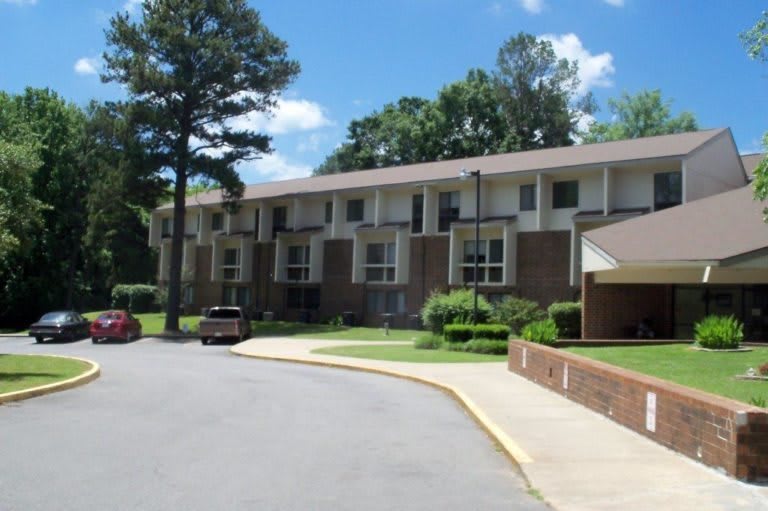 Bond House Apts community photo 1