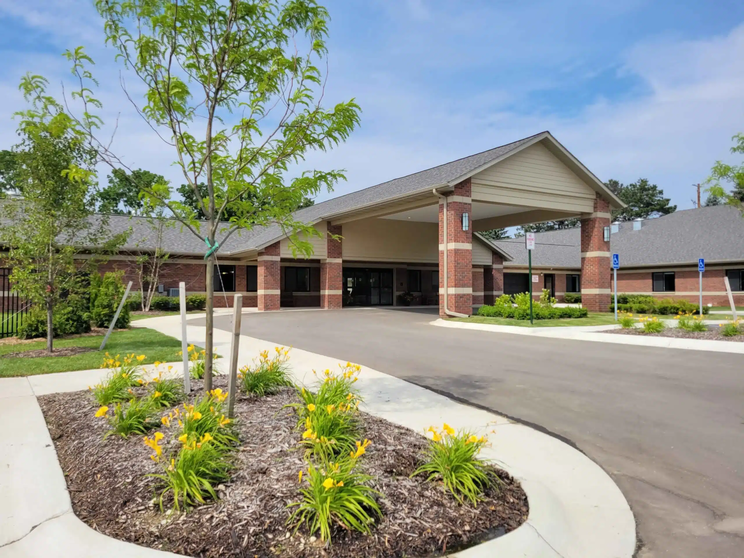 Hampton Manor of Bloomfield Hills community photo 1