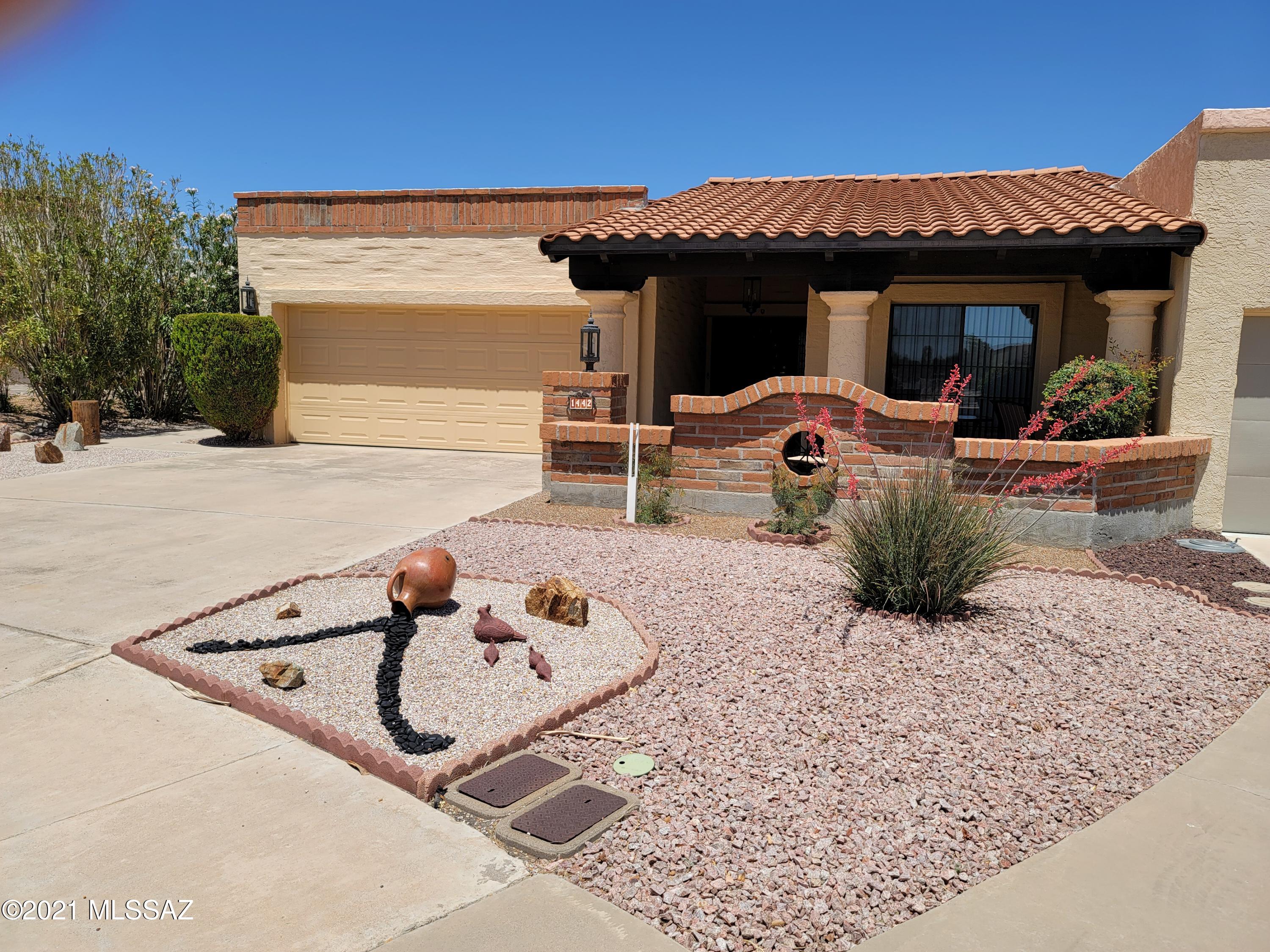 Country Club Estates community photo 1