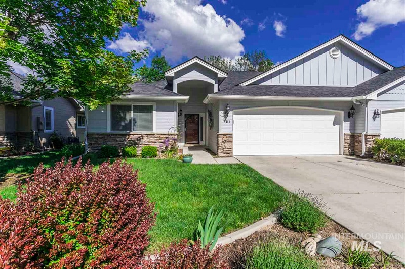 Spring Creek Townhomes community photo 1