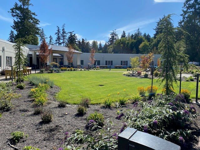 Fieldstone Rolling Bay and Fieldstone Memory Care community photo 1