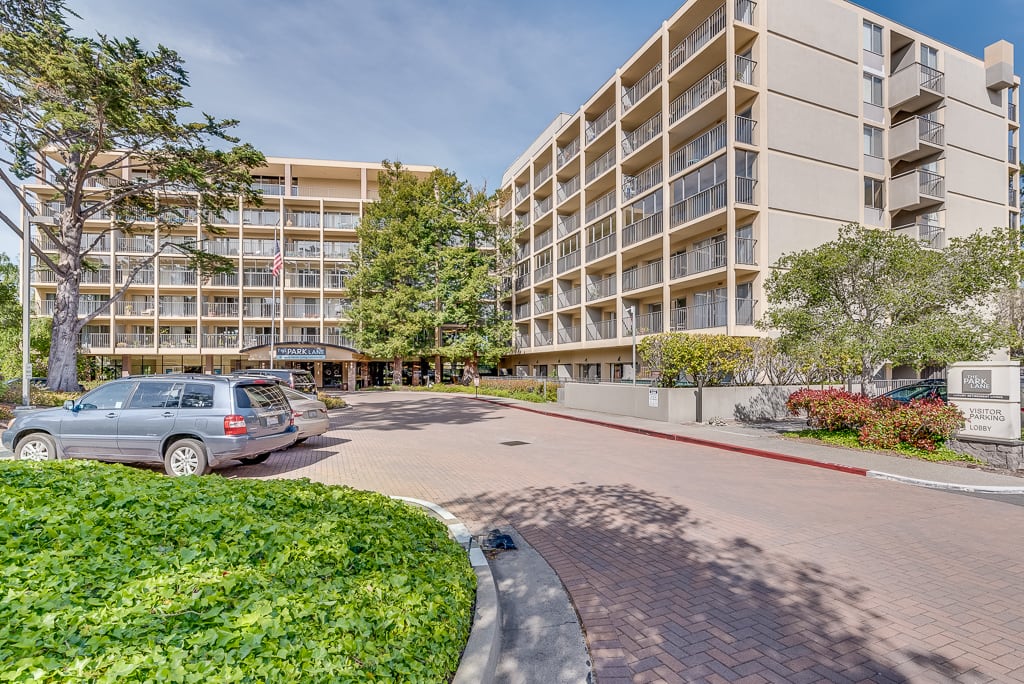 Lake Park Senior Living community photo 1