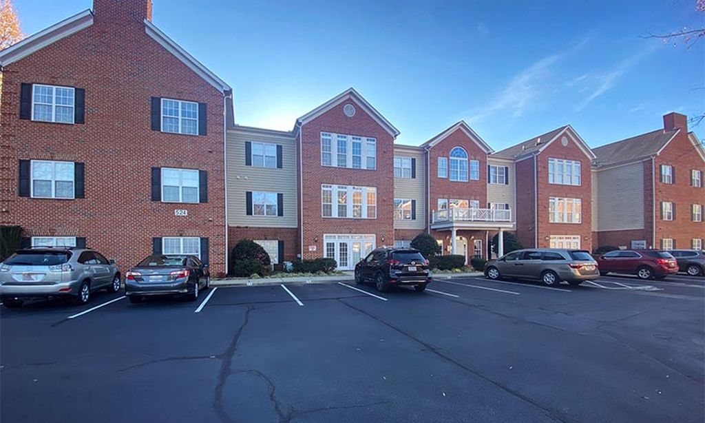 Guilford Crossing community photo 1