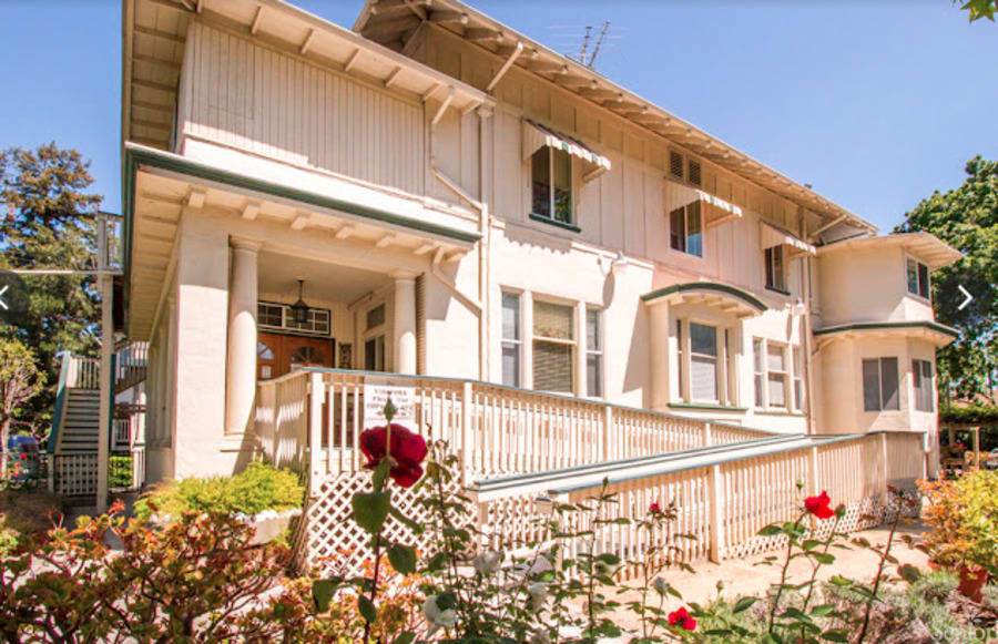 Hopkins Manor community photo 1