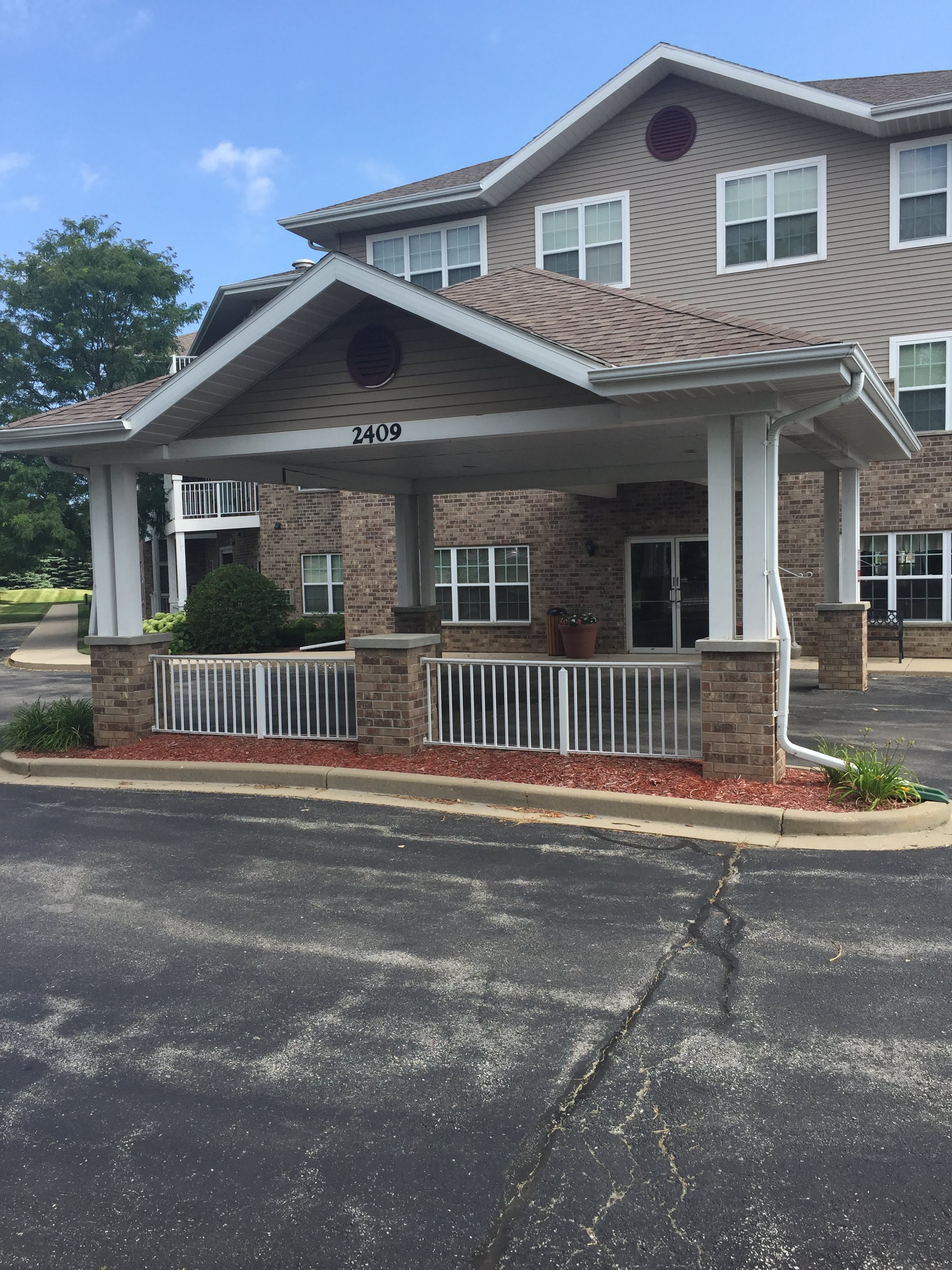 Marquette Manor community photo 1