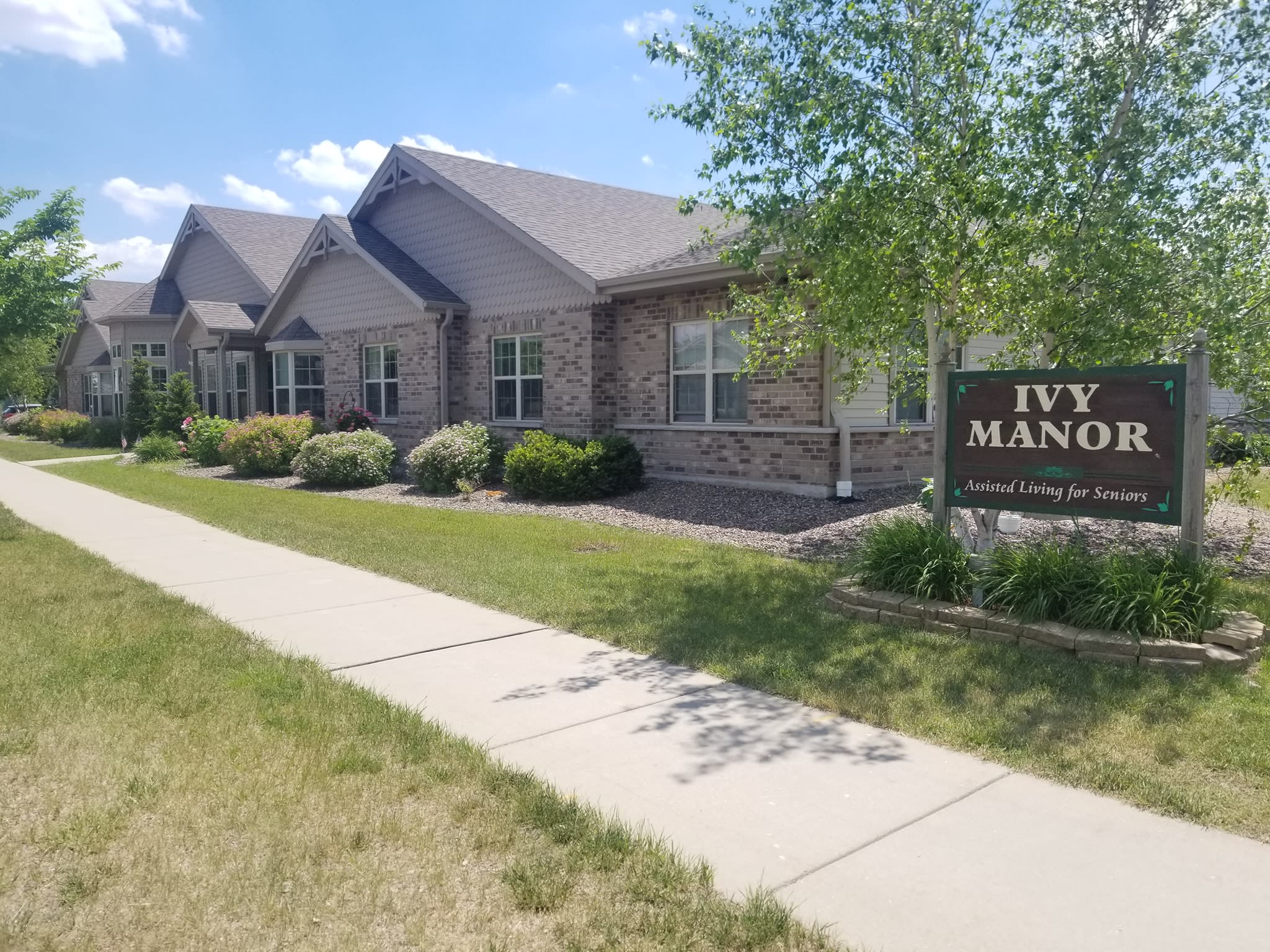 Ivy Manor of West Bend community photo 1