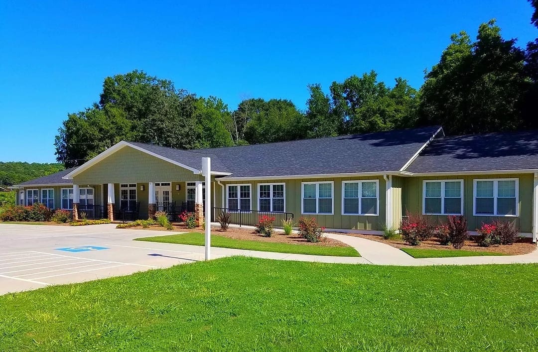 Cave Spring Manor community photo 1