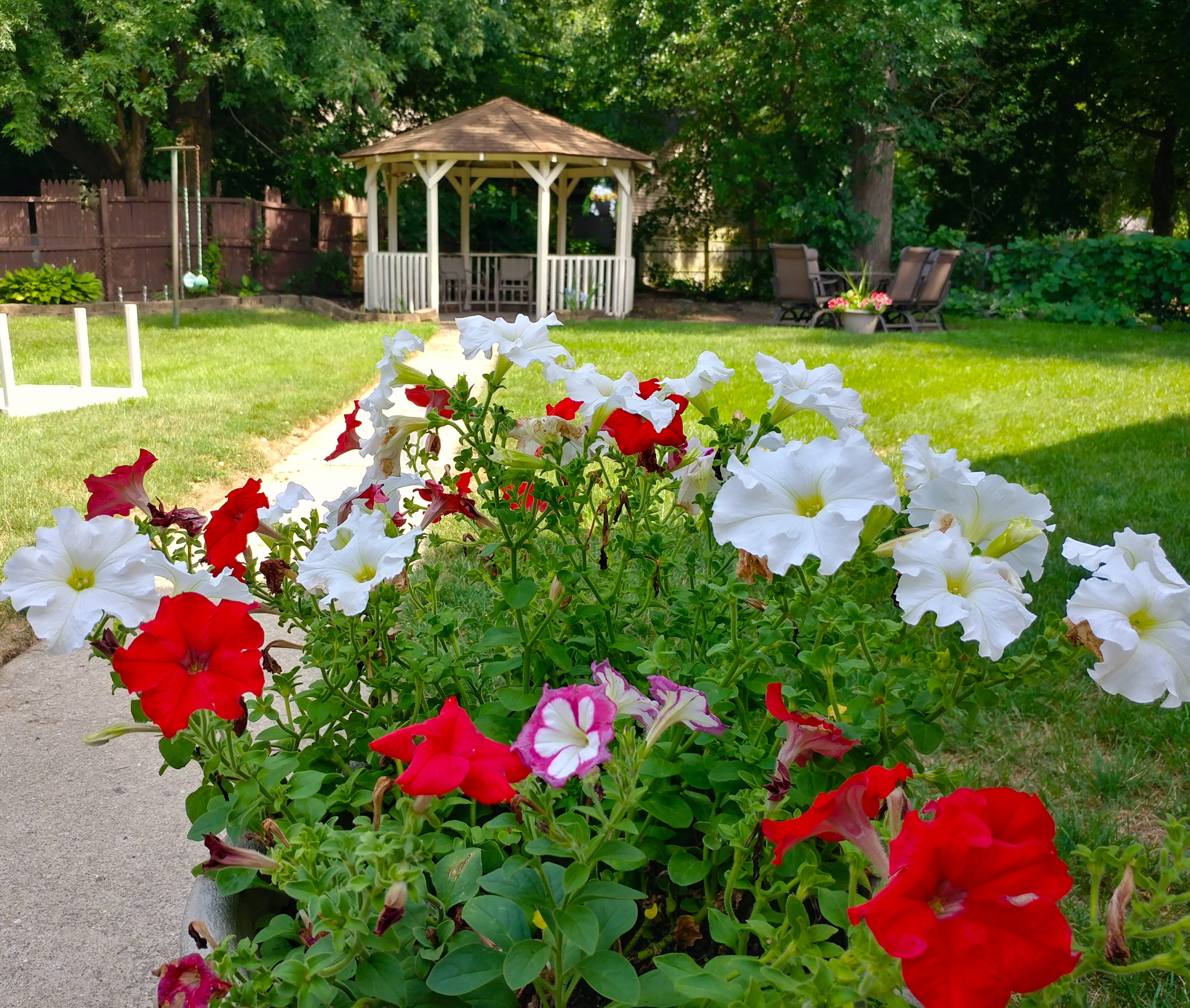 Hutcheson Manor community photo 1
