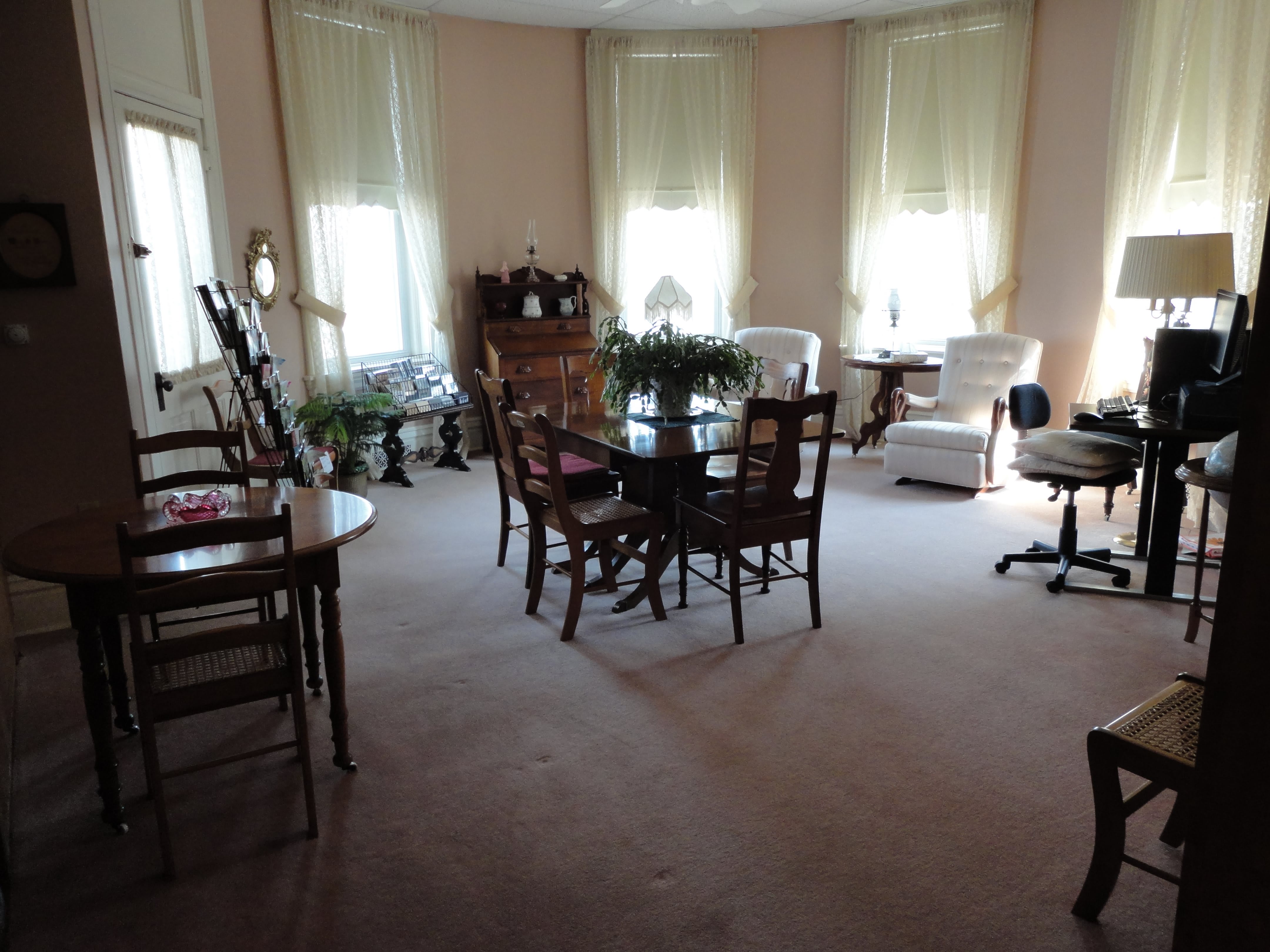 Kingston Hill community photo 1