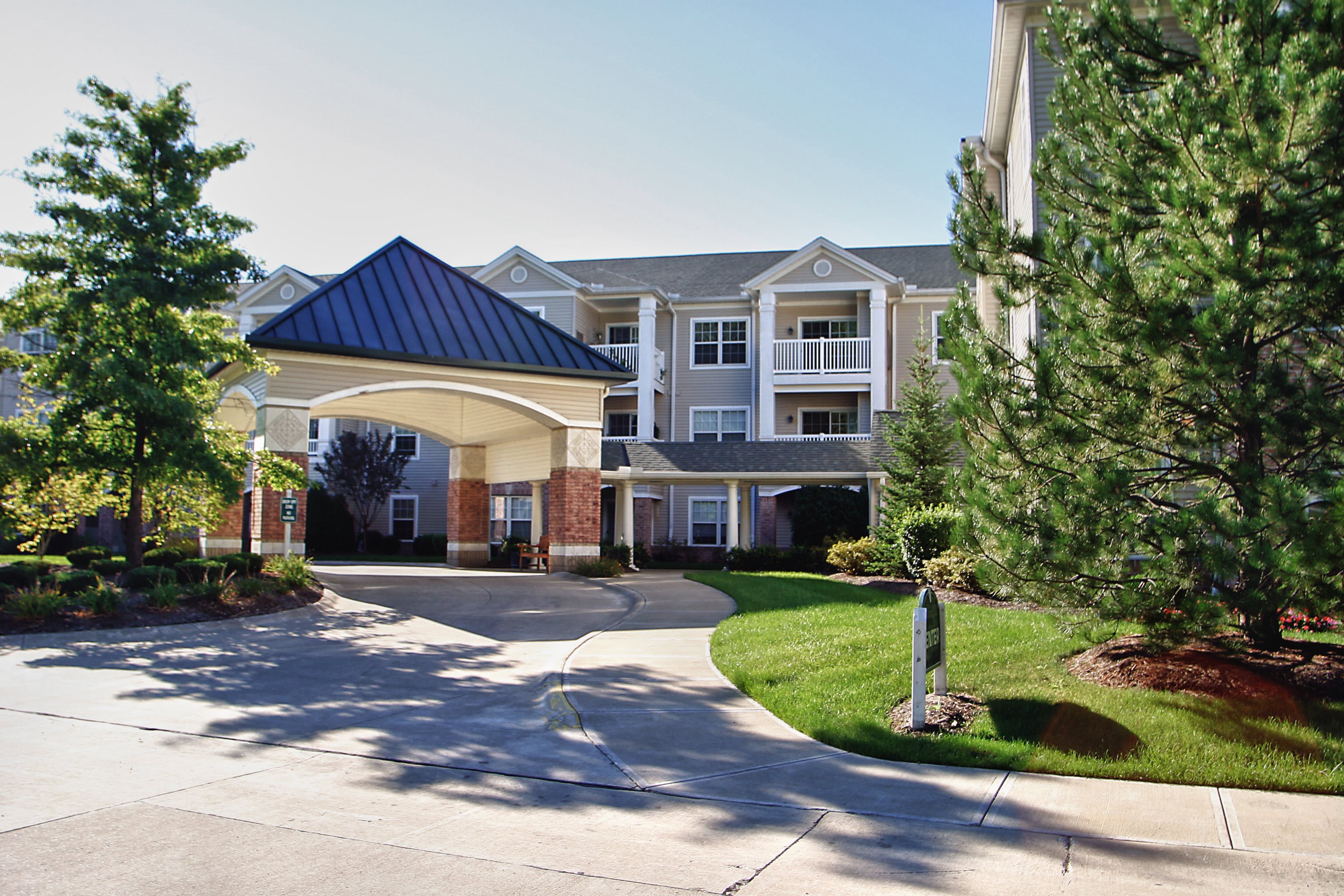 Commons Independent Living at Towne Center community photo 1