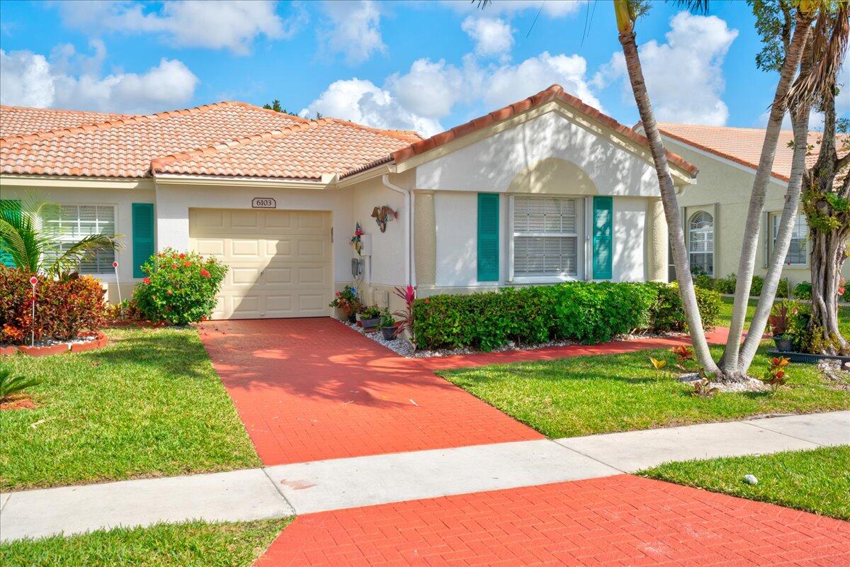 Floral Lakes community photo 1