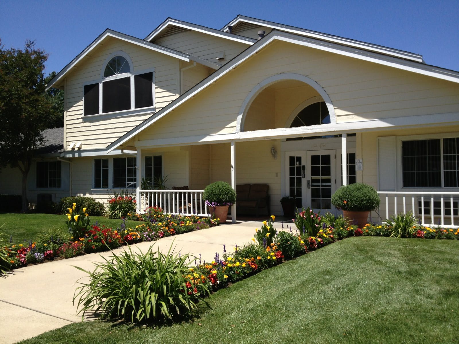 Oakwood Meadows Assisted Living community photo 1