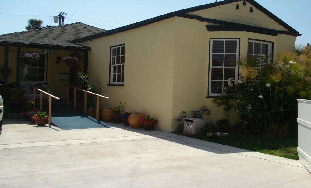 Coastal House community photo 1