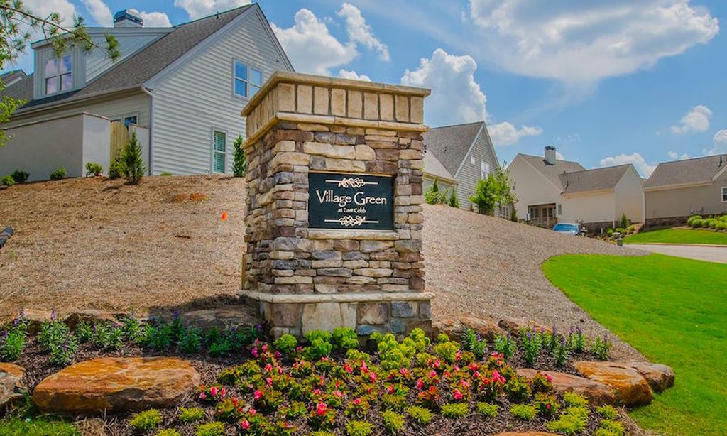 Village Green at East Cobb community photo 1