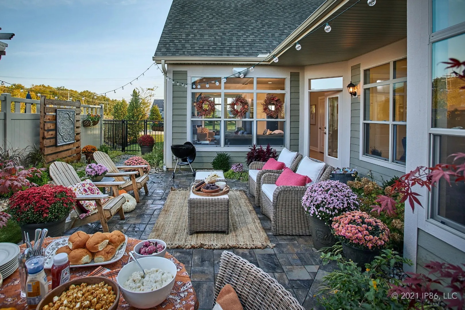 The Courtyards of Russell Oaks community photo 1