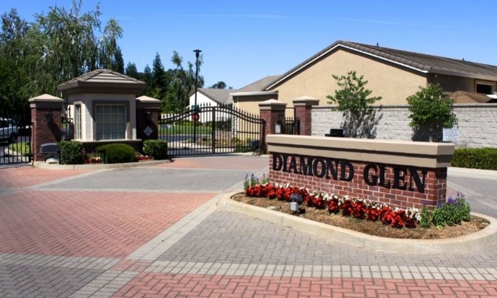 Diamond Glen community photo 1