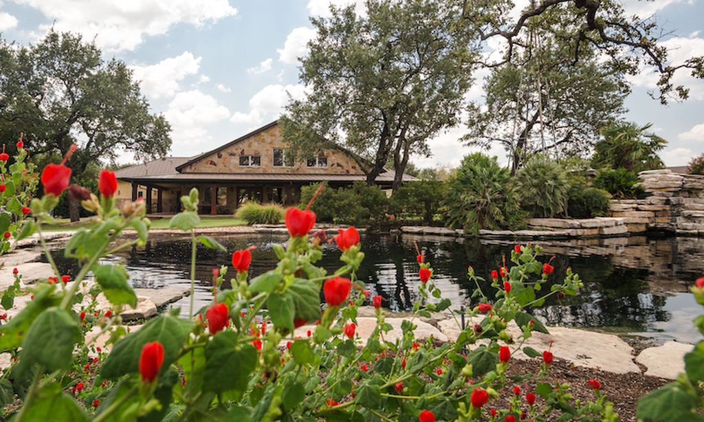 Heritage Oaks community photo 1