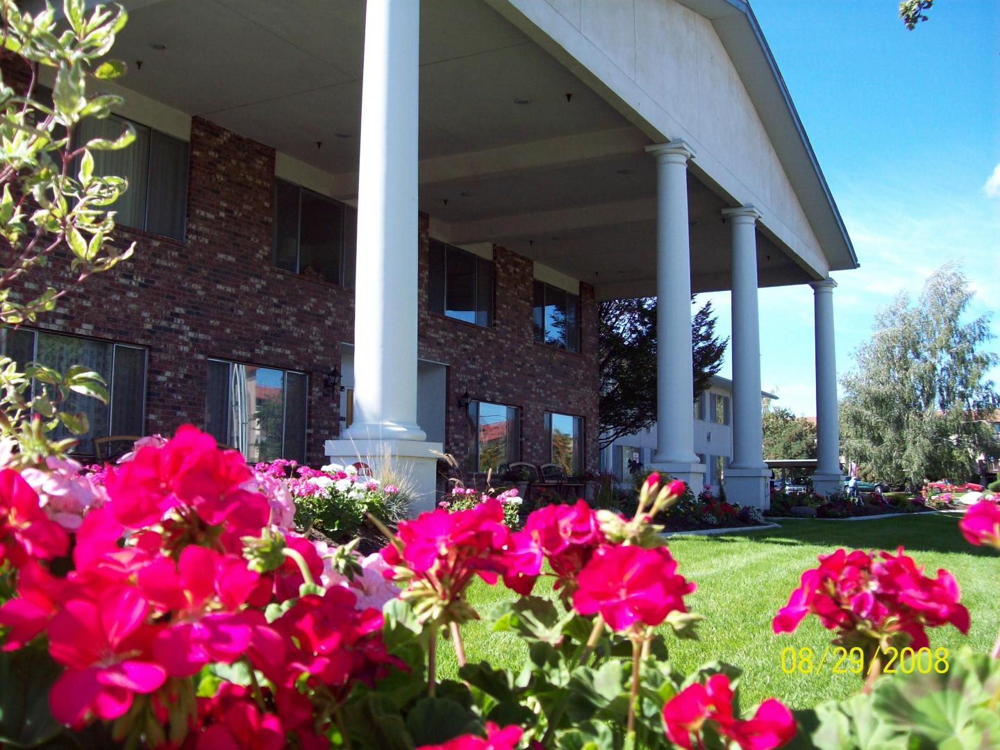 Royal Park Retirement Center community photo 1
