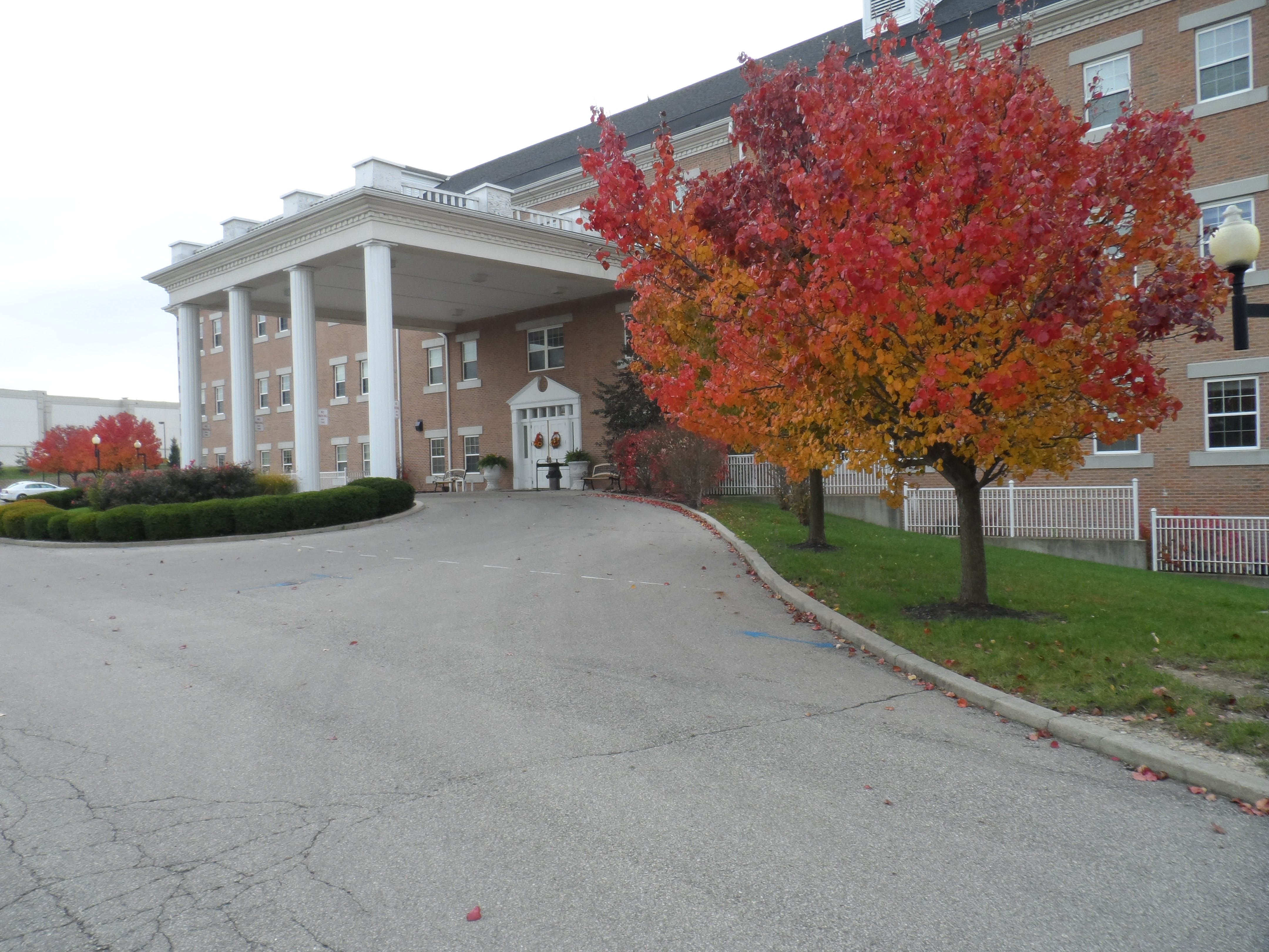 Laurelwood Assisted Living community photo 1