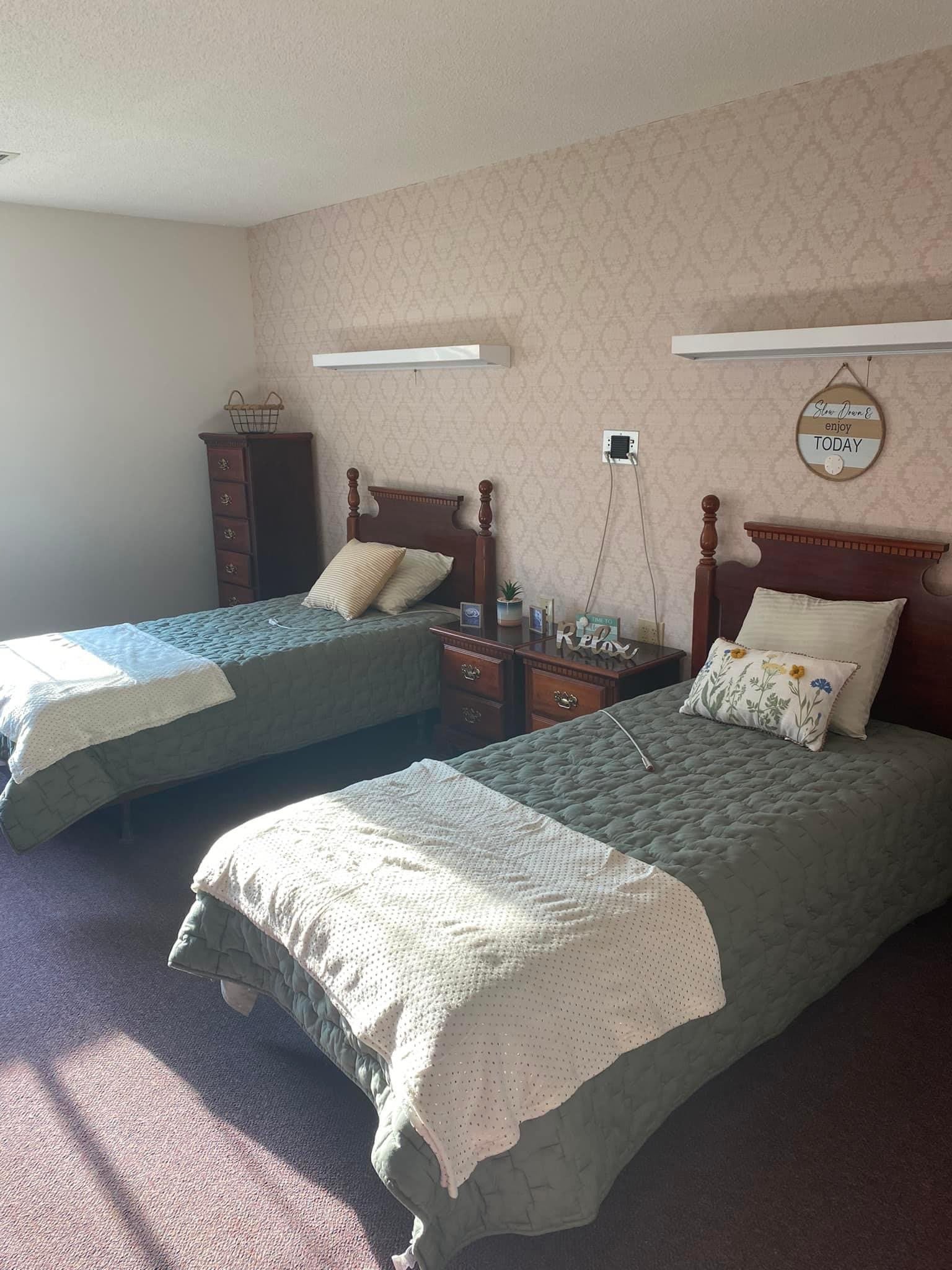 Oakland Living LLC community photo 1