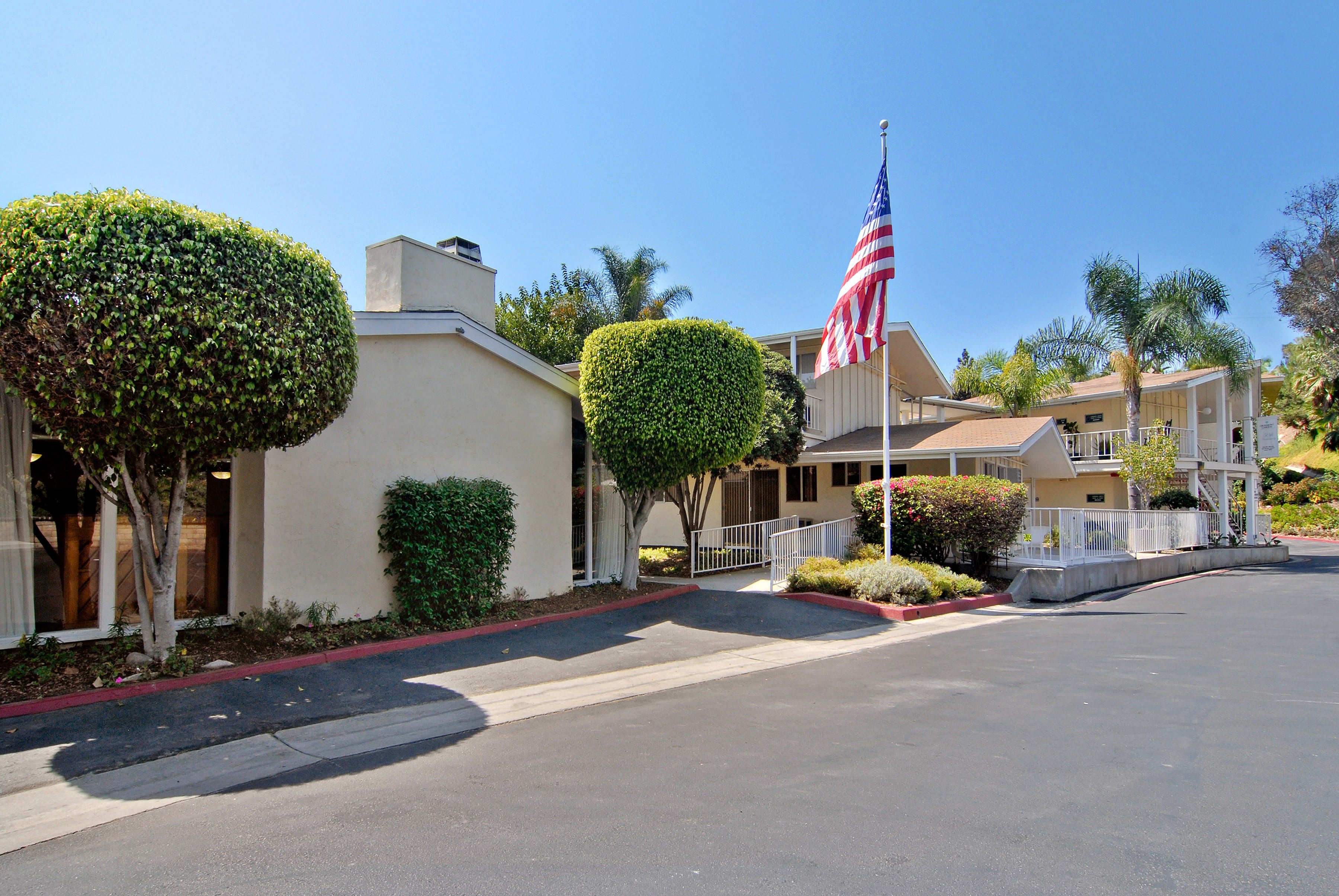 Grossmont Gardens community photo 1