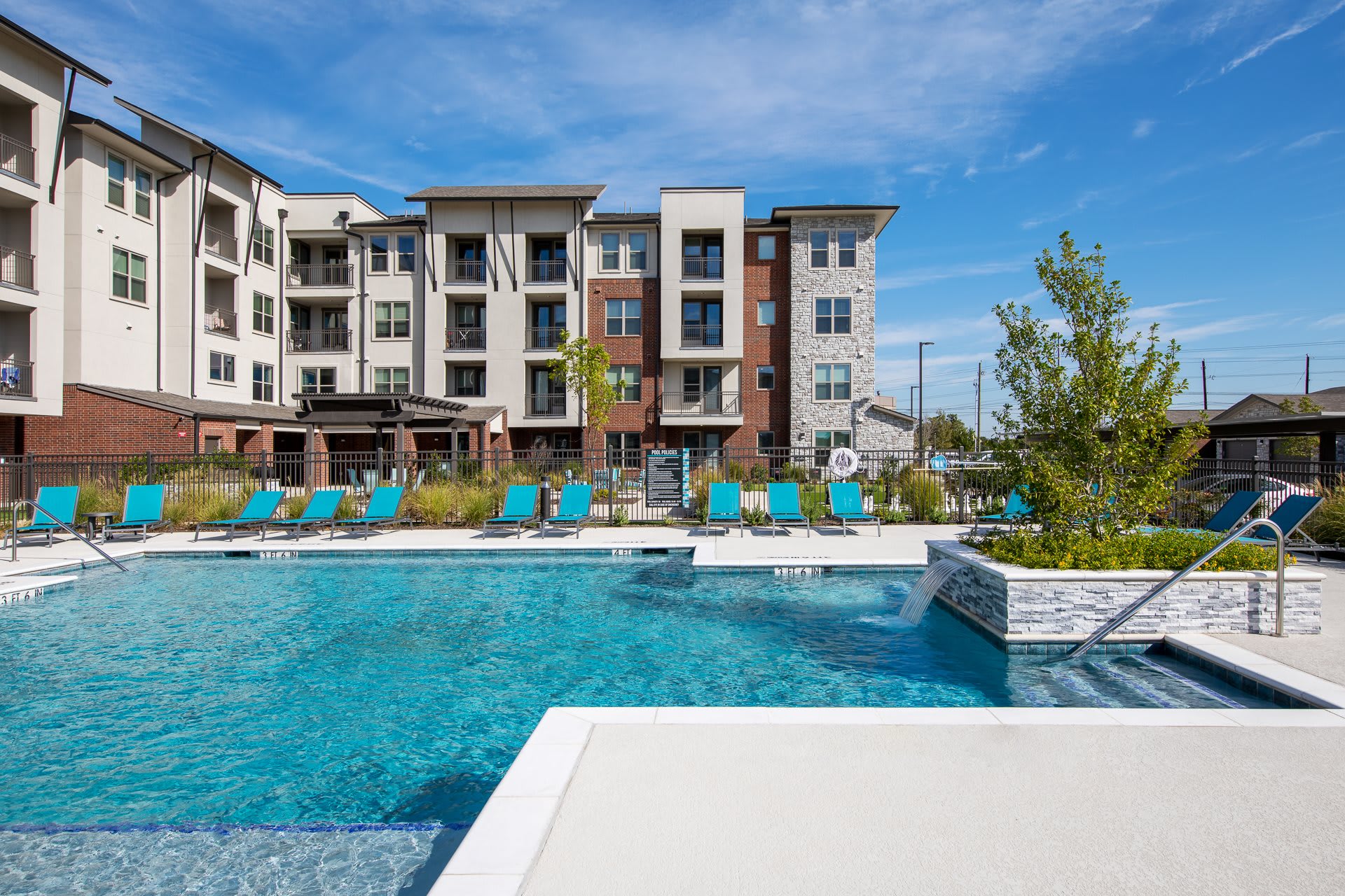 The Luxe at Cedar Hill community photo 1