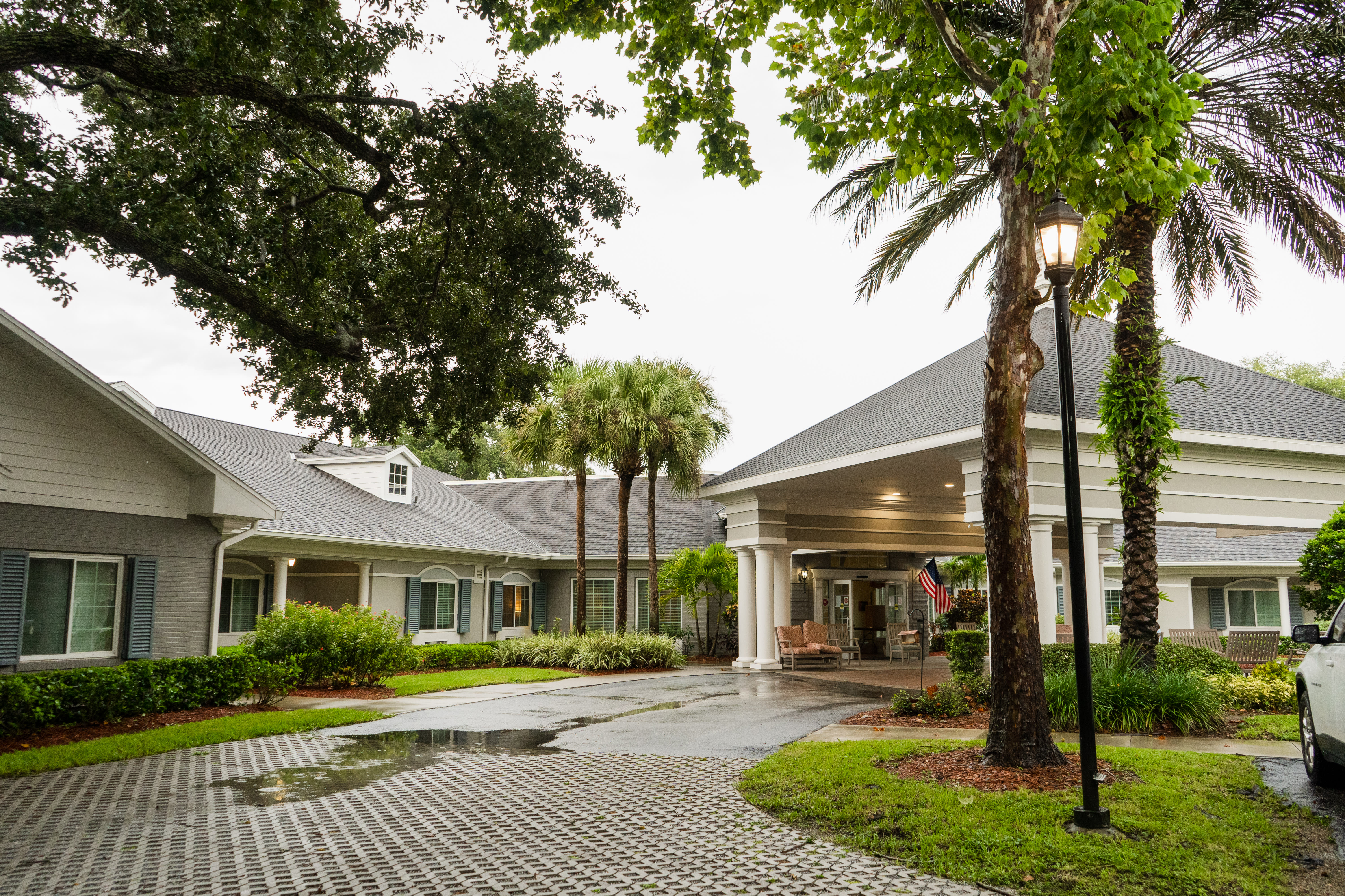 The Colonnade at Northdale community photo 1