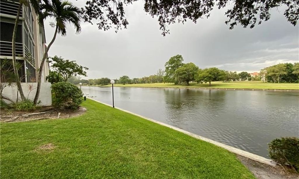 Las Vistas community photo 1