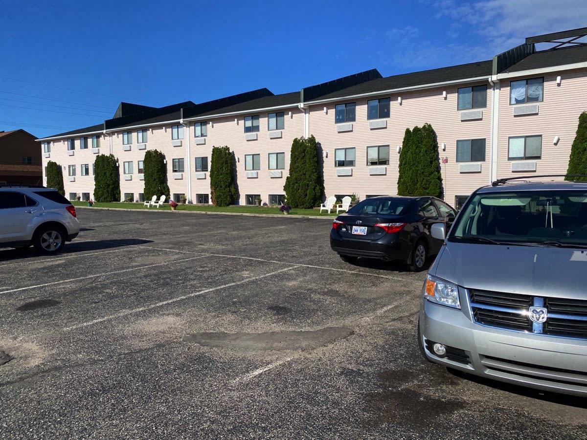 Pinecrest Village at Mackinaw community photo 1