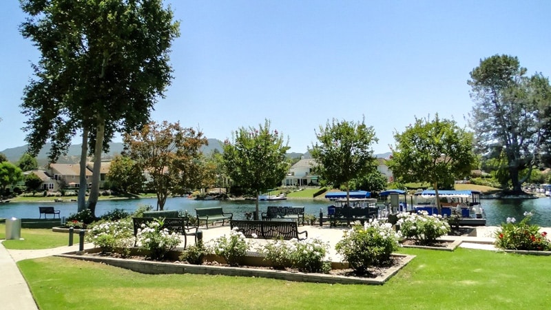 Lakeshore community photo 1