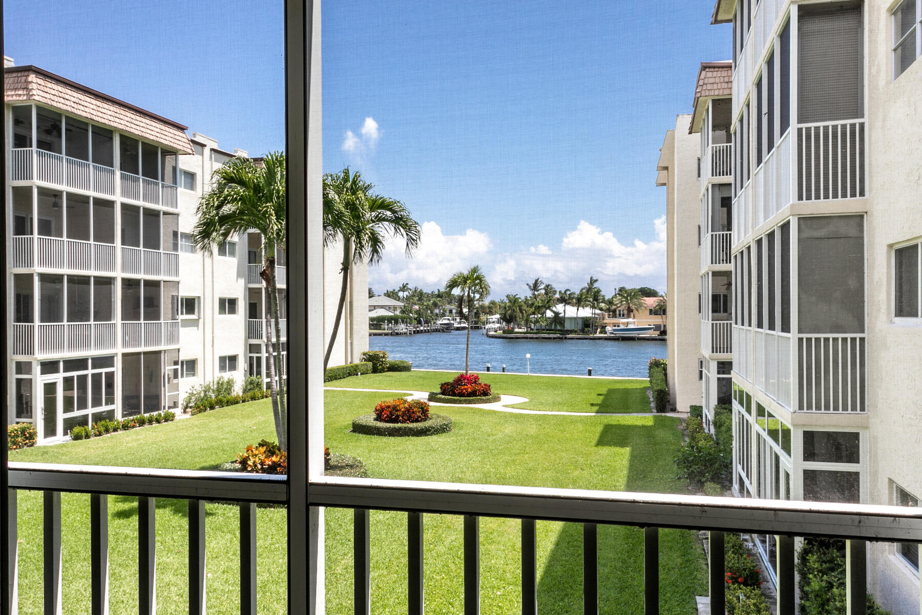 Snug Harbor Gardens Condominiums community photo 1