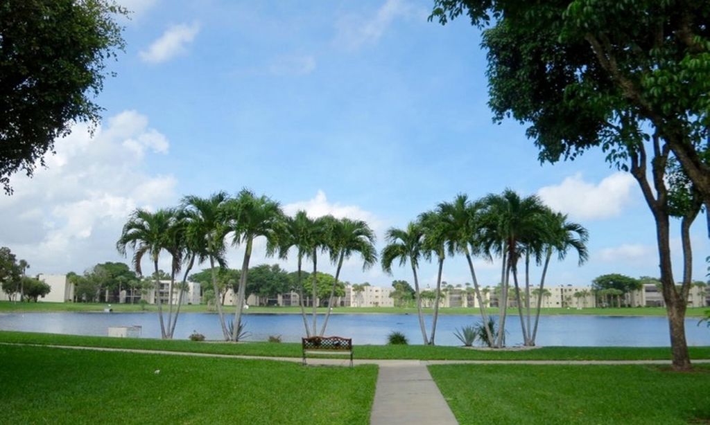 Las Verdes community photo 1