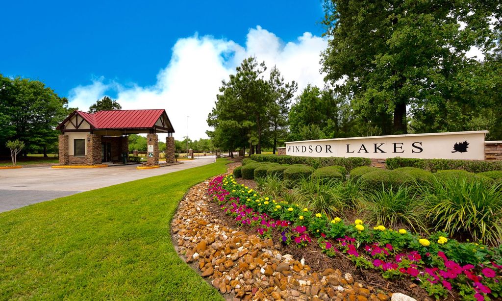 Windsor Lakes community photo 1