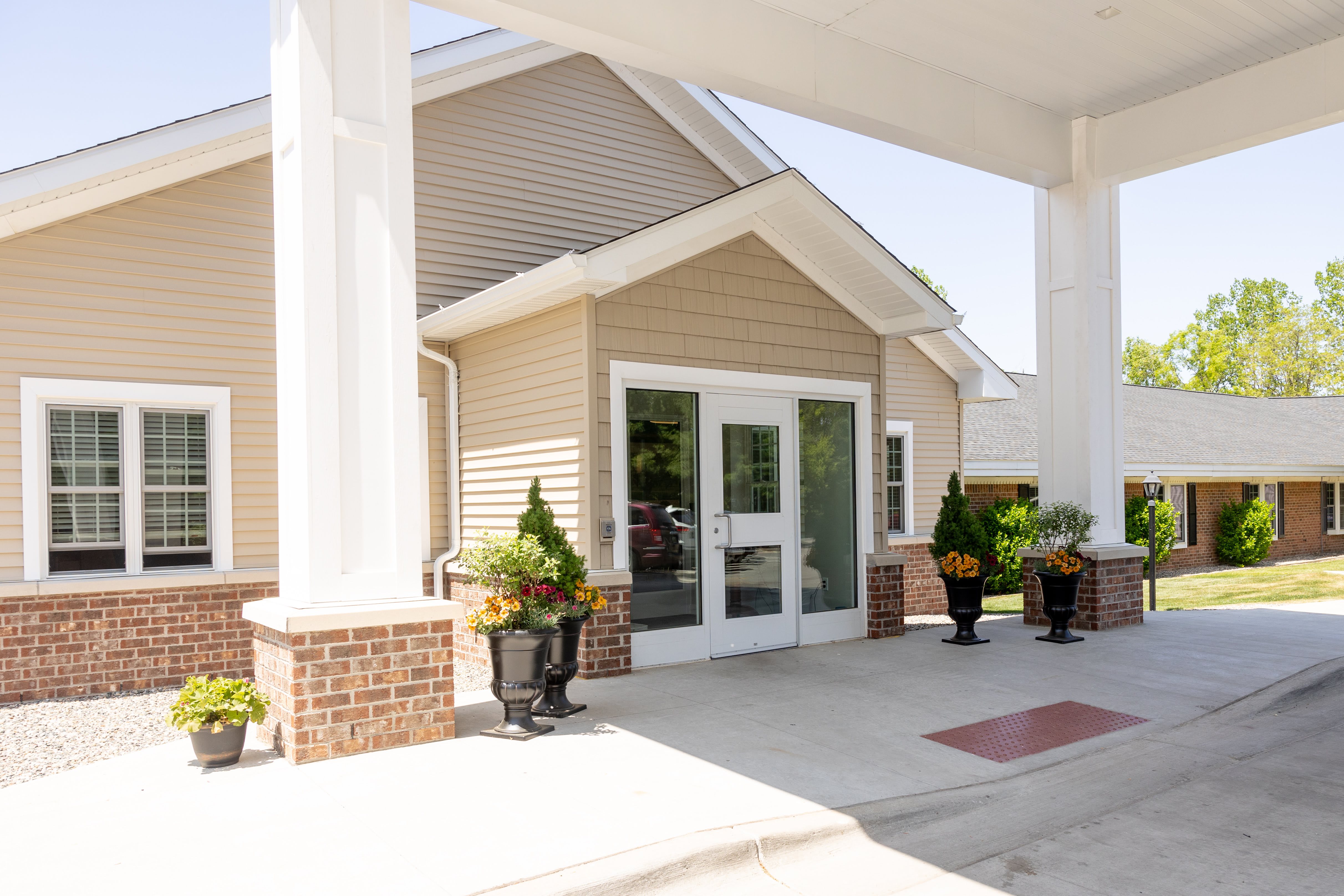 Commonwealth Senior Living at Grand Rapids community photo 1