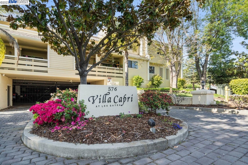 Villa Capri community photo 1