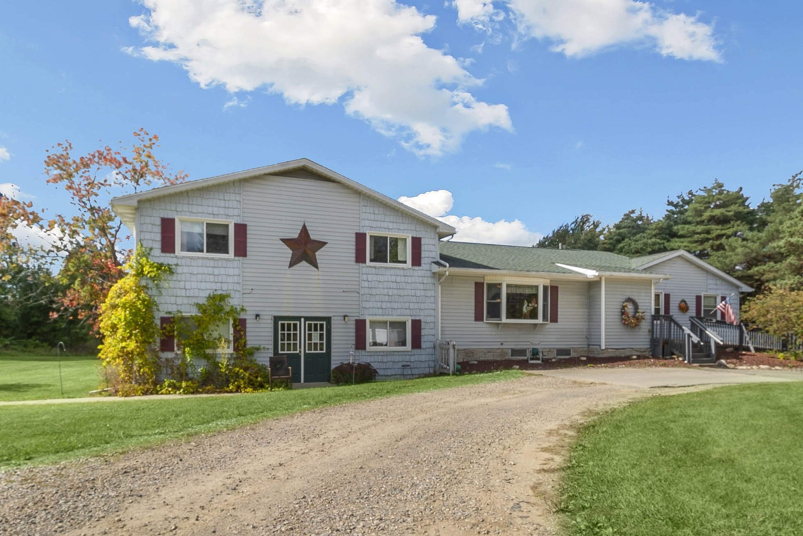 Caremore of Metamora Assisted Living - Bolton Brook Manor community photo 1