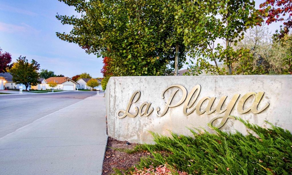 La Playa Manor community photo 1
