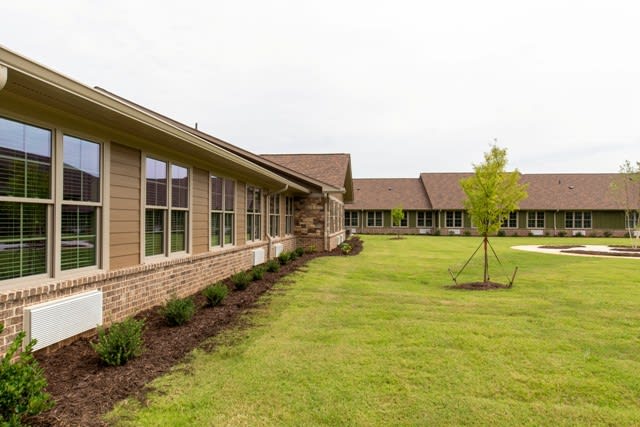 Laurel Lodge Assisted Living and Memory Care community photo 1