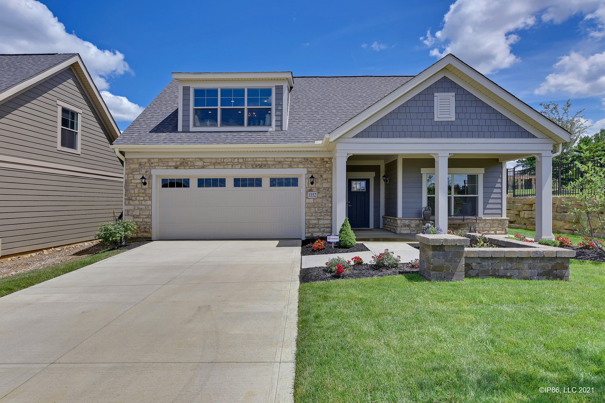 The Courtyards on Riverside community photo 1