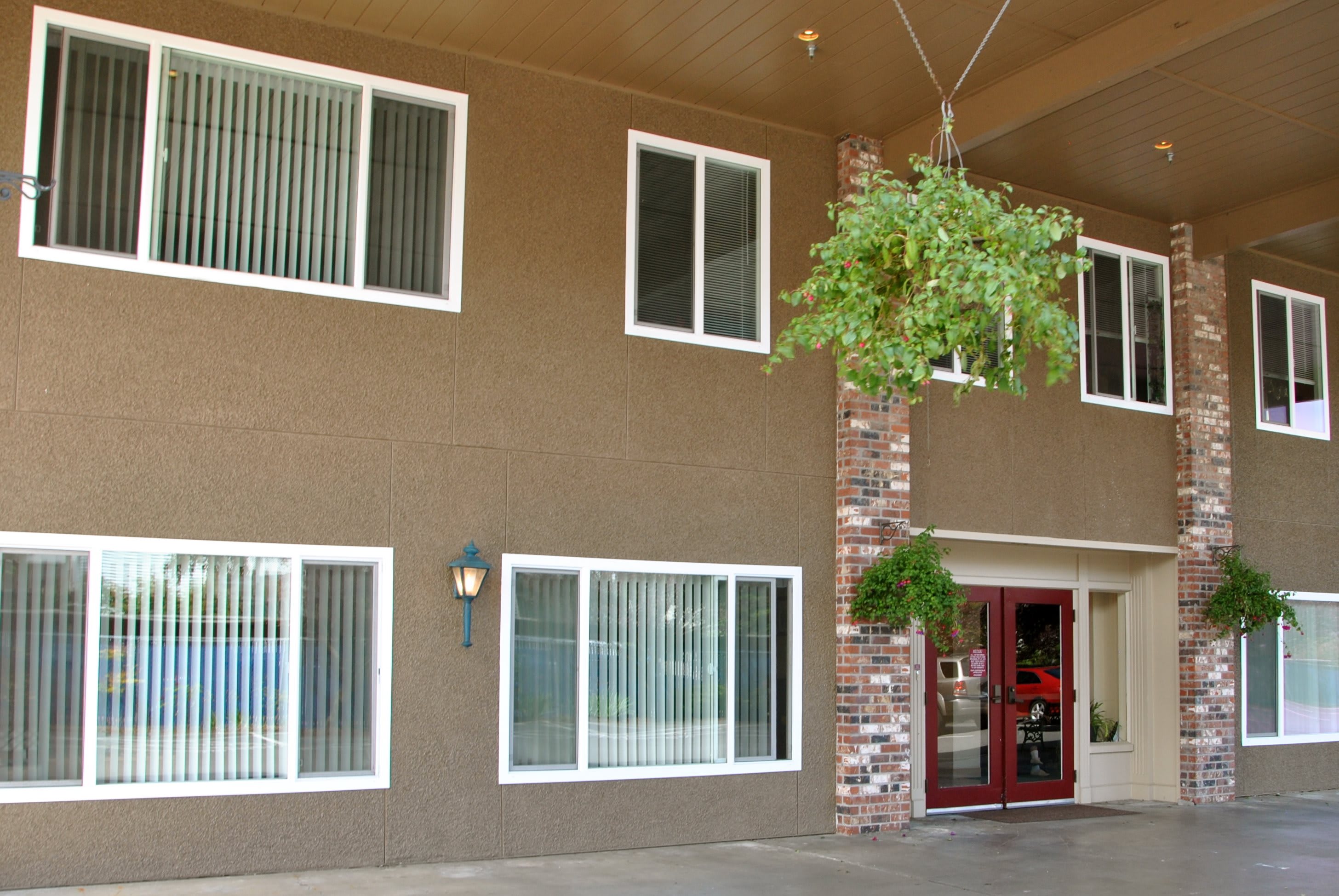 Everett Plaza community photo 1