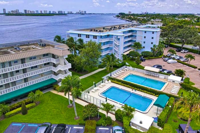 Landings East Condominiums community photo 1