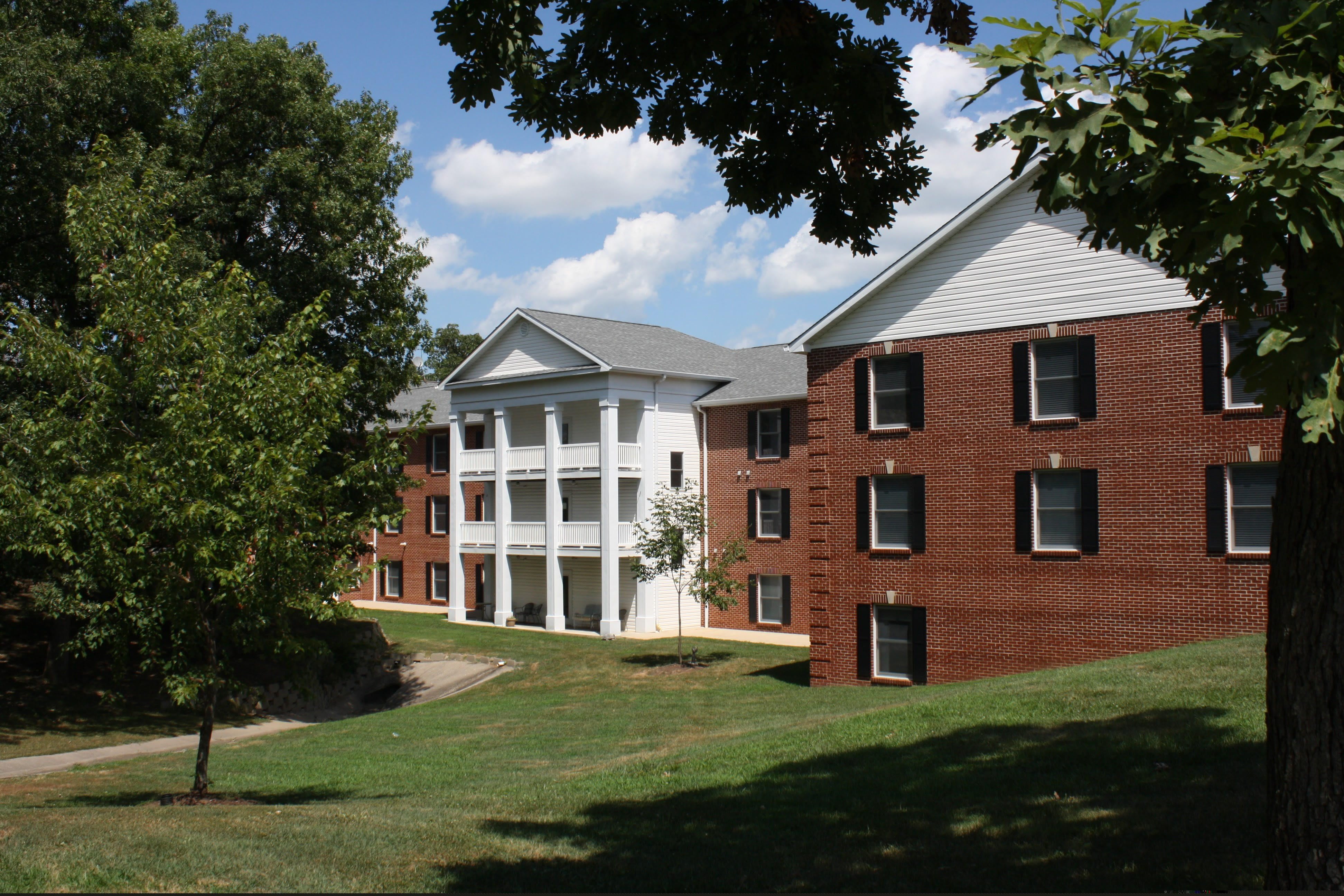 The Oaks of O'Fallon community photo 1
