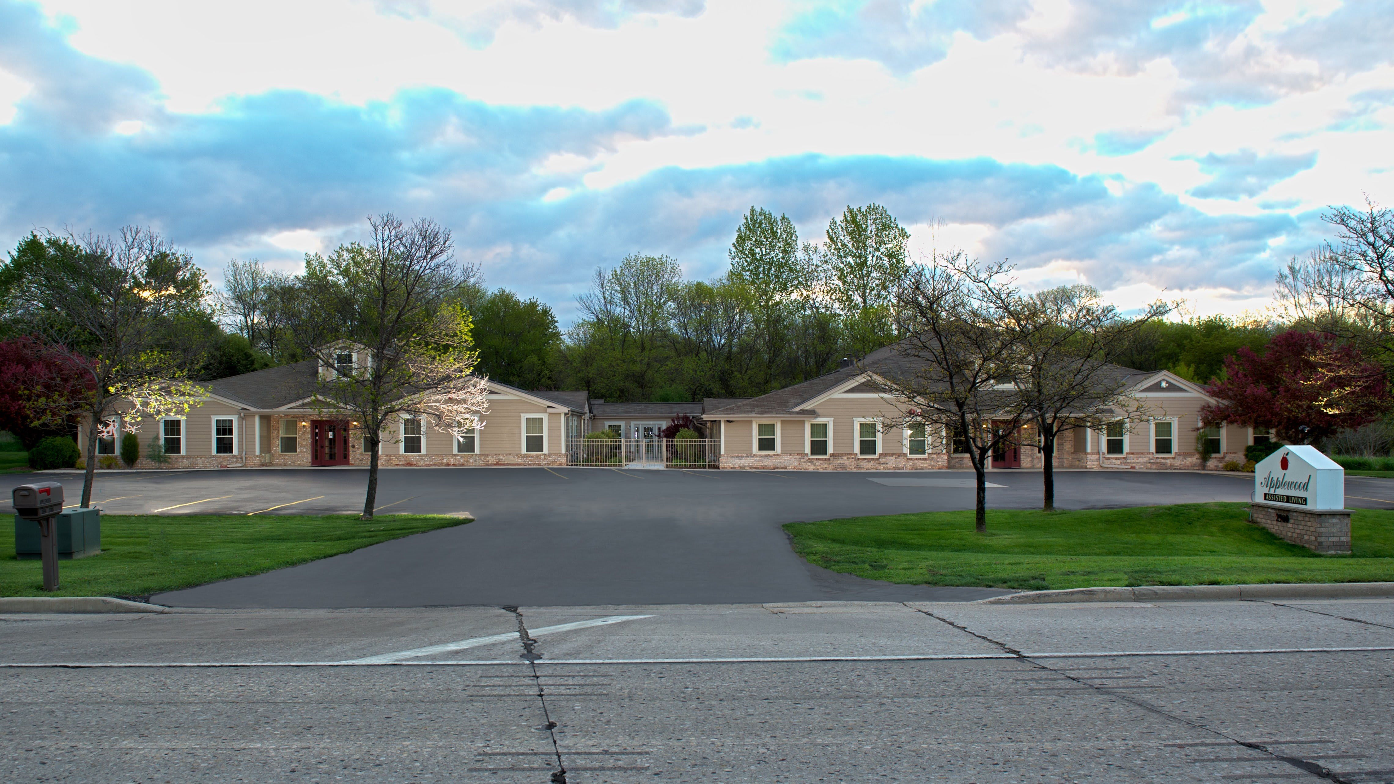 Robins Landing at New Berlin community photo 1