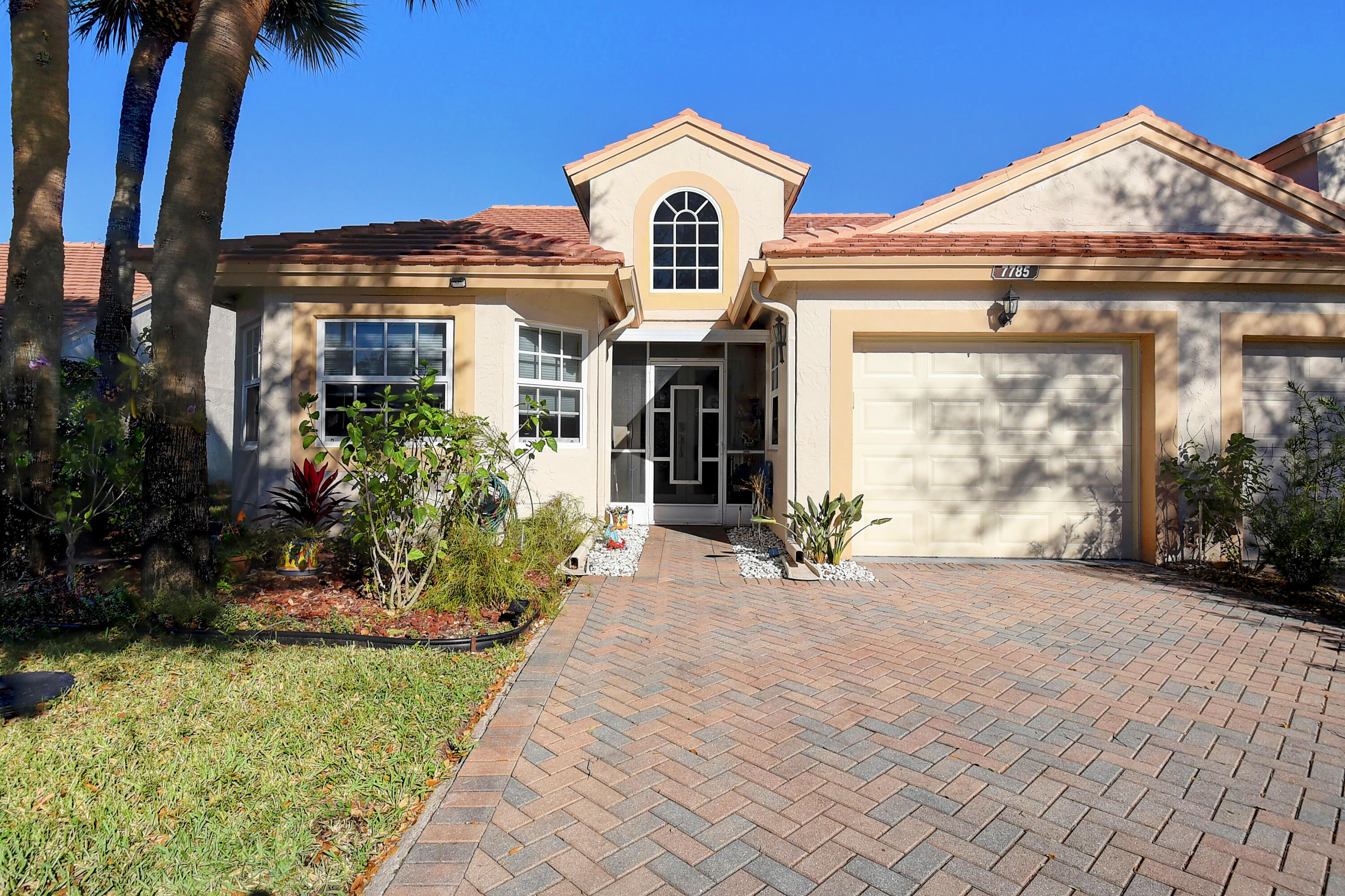 Emerald Pointe community photo 1