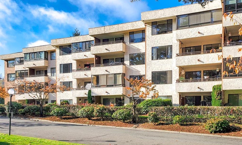 Glen Acres Condominiums community photo 1