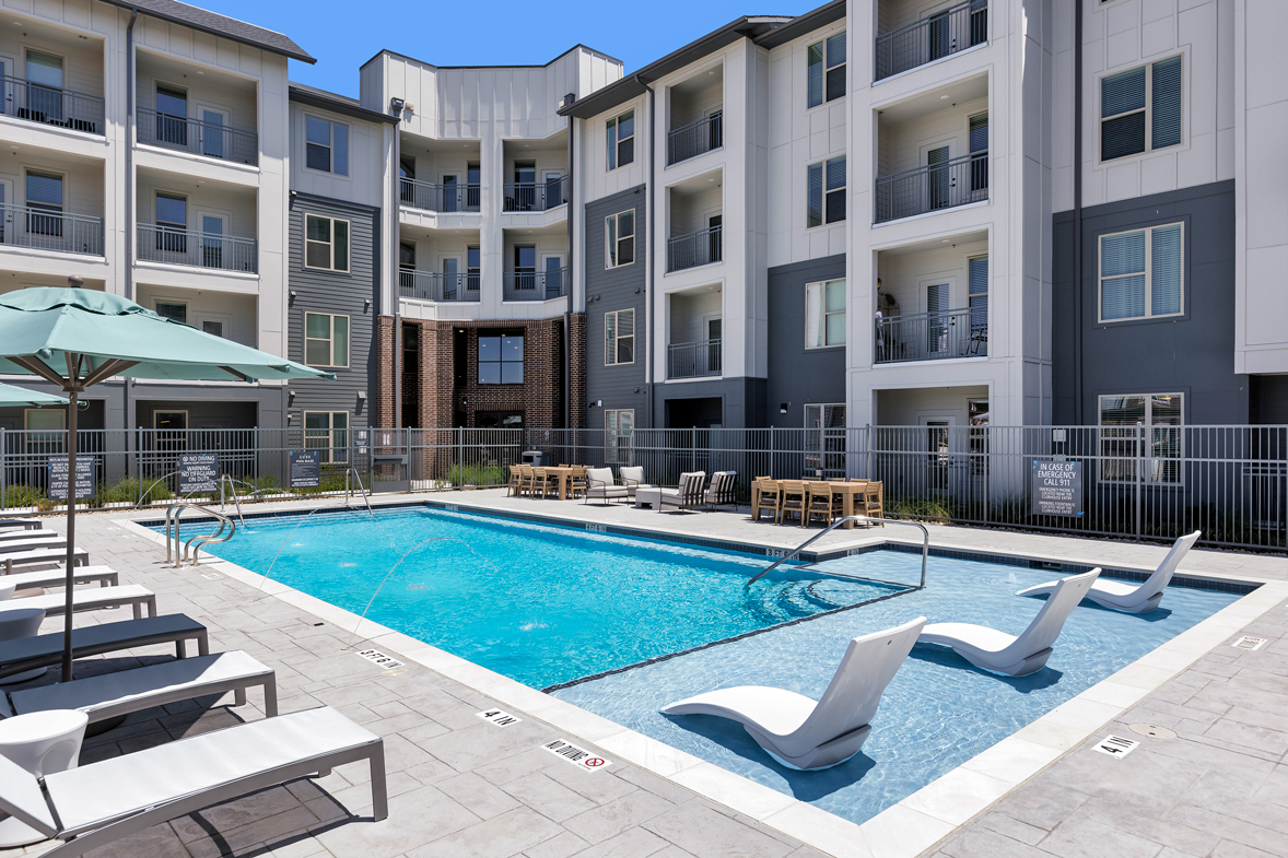 The Luxe at Lewisville community photo 1