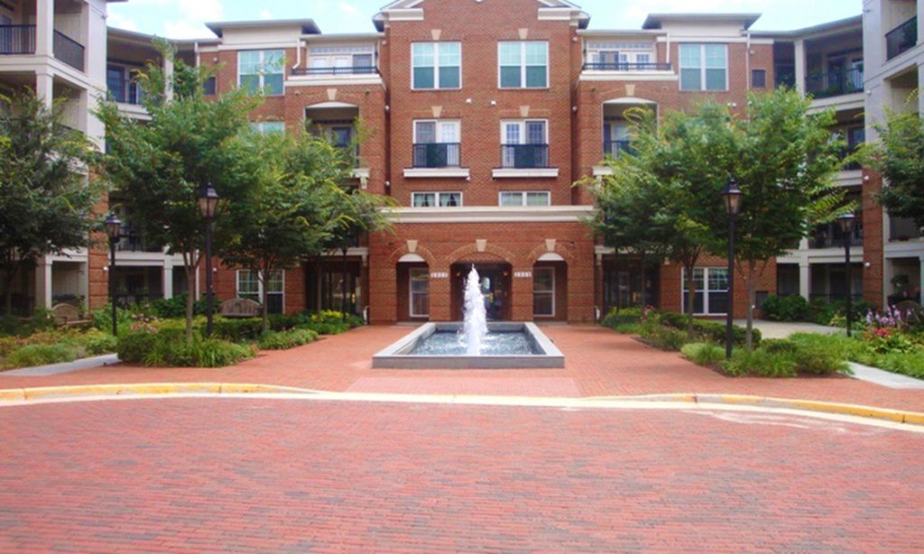 Saintsbury Plaza community photo 1