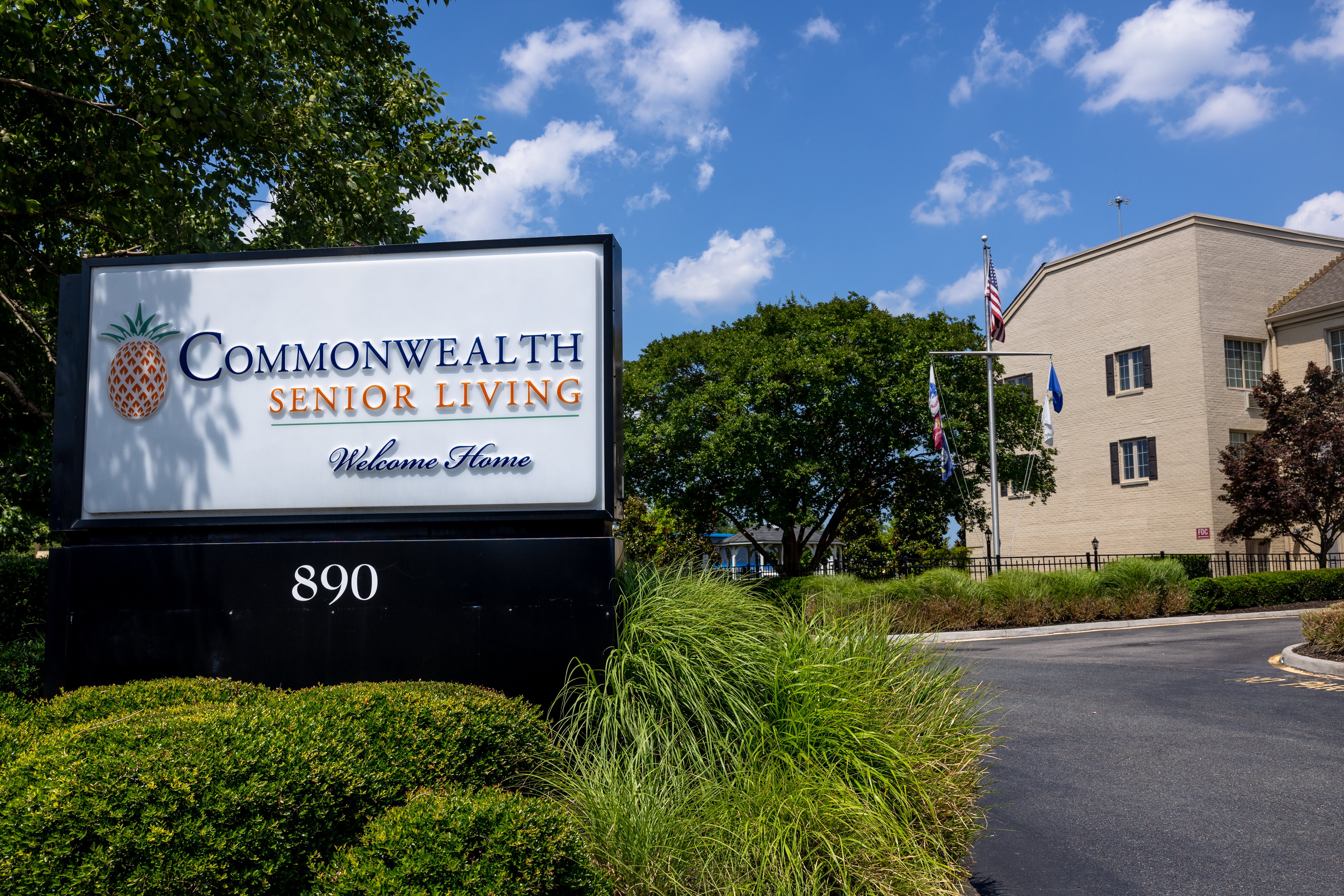 Commonwealth Senior Living at Leigh Hall community photo 1