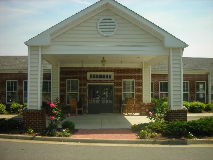 Colonial Manor community photo 1