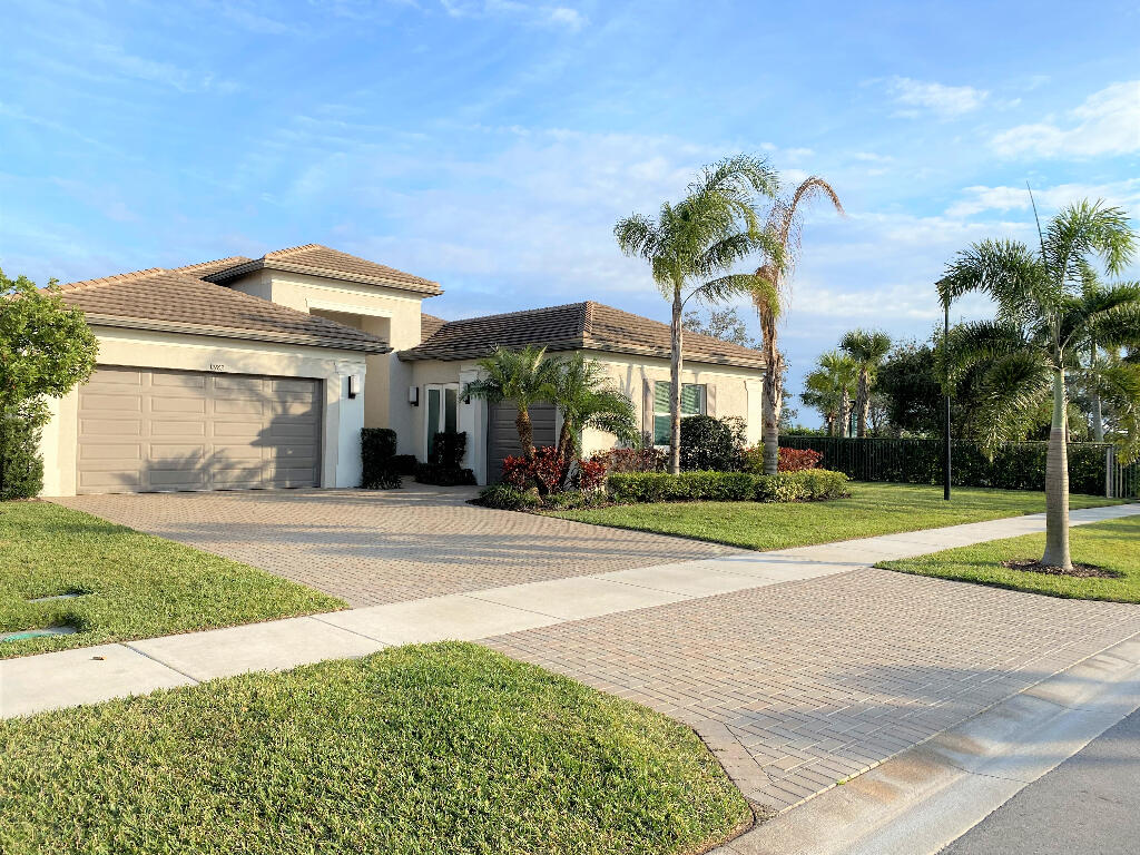 Valencia Cay at Riverland community photo 1